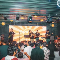 Maa, we made it to Hard Rock Cafe! This was a dream come true for us, bringing our interactive Bollywood jamming session to such an iconic stage.