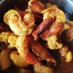 Sheeteyr dupurey gorom bhaateyr shaatey Chingri Aloo Phulkopi. Prawns with cauliflower and potatoes is a winter classic that brings back memories of my grandma's cooking. It's pure decadence.