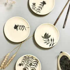 This set of four hand-painted quarter plates is perfect for appetizers or desserts. Each plate features a unique botanical design, bringing a touch of elegance and individuality to your table setting.