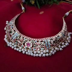 The choker from the 'सुहानी' (Suhani) set. Notice the delicate pearl ghungroos and the fine detailing in the gold-plated frame, a testament to the slow fashion and artistry of Jadau.