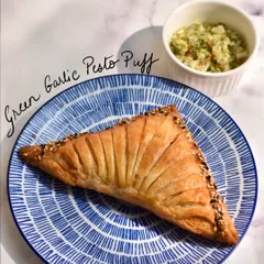 The Green Garlic Pesto Puff is a celebration of winter produce. Our flaky puff pastry is filled with a vibrant green garlic pesto, sweet peas, and potatoes, making it a delicious vegetarian option.