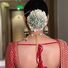 This is a classic for a reason. I crafted this traditional bridal bun and adorned it with a full circle of fresh baby's breath gajra, creating a clean, elegant, and timeless look for the main wedding ceremony.