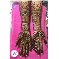 This engagement design is all about celebrating love. The full-arm pattern includes the couple's initials, important dates, and symbols of their union like engagement rings.