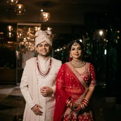 A moment of calm and elegance on their special day. This classic wedding portrait captures the couple in their beautiful traditional attire, a timeless memory of their wedding.