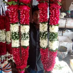 A pair of heavy and traditional jaimalas made from red rose petals and white flowers. These are perfect for the main wedding ceremony and are available for same-day delivery.
