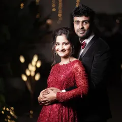 A dreamy reception look for Monica and her partner. For her, I created a glamorous style with a sparkling red gown, complemented by a soft smokey eye and elegant hair, perfect for a night of celebration.