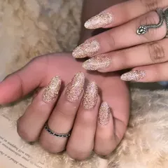This video shows the magic of Flash Light Glitter. In normal light, it's a beautiful shimmer, but under a camera flash, it explodes with a reflective, diamond-like sparkle, as seen in this dazzling set.