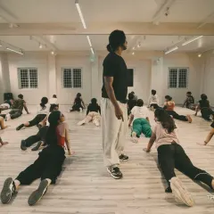 Donny leading the class through floorwork drills. His workshops are about pushing boundaries and exploring new ways of moving.