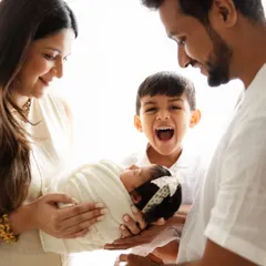 Welcoming a new baby is a joy for the whole family. The pure excitement of a big brother meeting his little sister for the first time is one of my favorite stories to tell.