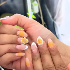 A sunny and cheerful design with a yellow ombre base, white tips, and beautiful 3D yellow flowers with rhinestone centers.