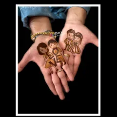 A close-up of the groom's hands, showcasing the personalized couple caricatures.