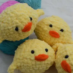 A whole flock of fluffy chicks getting ready to go to their new homes. Seeing them all together with the yarn skeins in the background is always so satisfying.