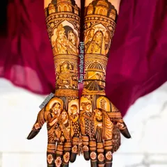This design tells a complete family story. It features portraits of the bride and groom with their parents, capturing the importance of family in the wedding celebration.
