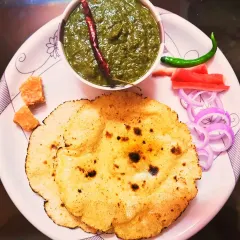 Makke ki Roti and Sarso ka Saag is a classic winter meal that is both delicious and nutritious. Makki flour is gluten free and fibrous, helping to regulate blood sugar, while mustard greens are packed with vitamins.