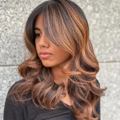 Bronde balayage is the perfect middle ground between blonde and brunette. For this look, I blended warm blonde and rich brown hues to create a natural, sun-kissed effect that adds incredible dimension and texture.
