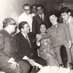 Another treasured photograph from the 1970s, capturing the moment my father met the great showman Raj Kapoor after a performance at the Filmfare Awards.