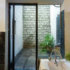 A unique open-sky bathroom, allowing you to connect with nature while enjoying modern comforts. A signature feature of our suites.