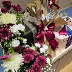 Another view of the Shoppers Stop and Axis Bank hamper, showcasing the rich color combination of burgundy, white, and gold. The arrangement is full and luxurious, designed to make a significant impact.