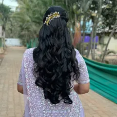 A closer look at the beautiful, voluminous curls we created for Rashmi's reception. This hairstyle adds a touch of romance and works perfectly with her ornate lehenga and hairpiece.
