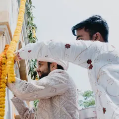 The 'toran' ceremony, a traditional ritual performed by the groom at the entrance. I ensure that all cultural customs, big and small, are part of your day.