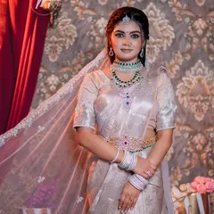 This look is pure elegance. I paired a silver Kanjeevaram saree with stunning diamond and emerald jewellery. The makeup is kept sophisticated and clean to highlight the beauty of the outfit.