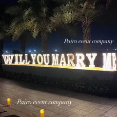 I provide large, bright marquee letters that spell out "WILL YOU MARRY ME". These letters create a bold and clear statement, serving as a fantastic backdrop for photos by the poolside.