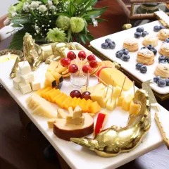 We invite you to serve with personality and flair. Our wildlife-inspired serveware, like this exquisite marble cheese platter with sculpted horse details, is designed to be a conversation starter, adding a touch of untamed elegance to your hosting.
