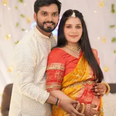 Celebrating together at a traditional baby shower. I focus on capturing the love and connection between the couple during these important family events, preserving the happy memories of your celebration.