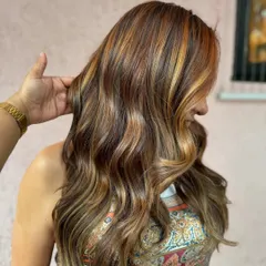 This is a great example of a non-bleach color correction. We worked to blend out old, faded color and created this stunning, sunlit brunette look with fresh layers and a healthy shine.