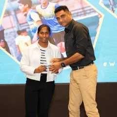 Bravo Girls program player Nikunja Sonthalia receives an award after being selected for the Maharashtra state team. This is a proud moment and a testament to her 4 years of hard work at our academy.