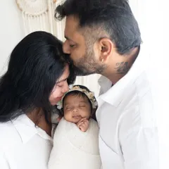 A truly special moment from a newborn family session. I captured both parents giving their baby a gentle kiss, creating a beautiful, symmetrical composition that speaks of love and protection.