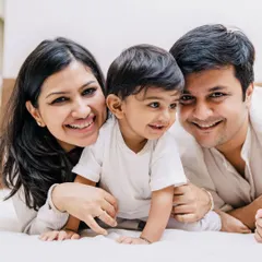 The best moments happen when you're simply being yourselves. For this at-home lifestyle session, we just let the morning unfold on the bed, capturing the real smiles and cuddles that make a house a home.