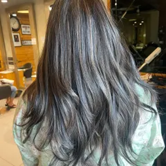 For a cooler take on highlights, we created this ashy and silver-toned look. It's a modern and chic way to go lighter.