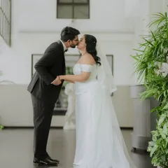 The first kiss as husband and wife, a timeless and essential moment in every wedding story. I capture this with an eye for classic composition and genuine emotion.