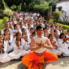 It was a challenge to introduce the nuances of Kuchipudi to school children in Ujjain, but their enthusiasm was infectious. I am seen here teaching them a basic posture.