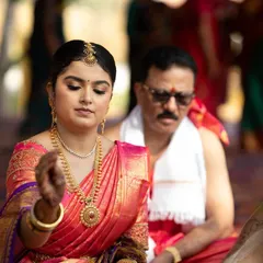 This close-up during a ceremony shows how the makeup holds up perfectly. The skin is matte where it needs to be but still has a natural, skin-like dimension.