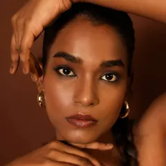 Another example of my skin-focused work. The highlight is placed strategically to catch the light, giving the skin a luminous quality without looking oily. This is the art of the blend.