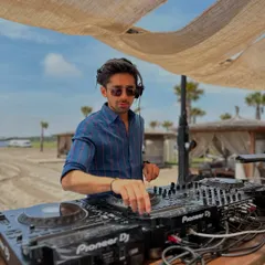 Summer is for sundowners. Here I am at a beachside set, creating the perfect relaxed yet groovy atmosphere for a summer evening.