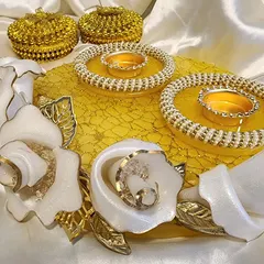 A stunning yellow resin puja platter with handmade white roses and two tealight holders. This 10 inch piece is perfect for gifting or for your own home decoration.