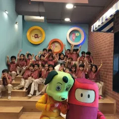 We love hosting school trips! Here's a full class from Somerville International School getting ready for a day of adventure with our mascots, Tinga Dojo and Popsy.