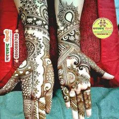This is a gorgeous example of an Indo-Arabic mehndi design. It combines the bold, flowing vines of Arabic style with the delicate, filled patterns of Indian henna, creating a balanced and modern look for any occasion.