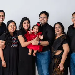 Getting the whole family together, from grandparents to the newest little one, is a special occasion. I have plenty of experience arranging multi-generational family portraits that capture the connection across your entire family tree in a single, beautiful shot.