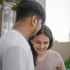 In this pause between now and forever, we’re growing something beautiful. This close-up captures the pure joy and affection shared between the parents-to-be.
