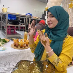 A pretty smile with pretty henna. A simple design for a guest at a party.
