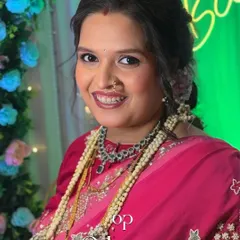 A radiant look for this baby shower. The makeup is kept fresh and glowing, and the hairstyle is elegant yet comfortable.