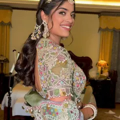 A portrait of the bride, her radiant smile and magnificent hair jewellery creating a look of pure opulence.