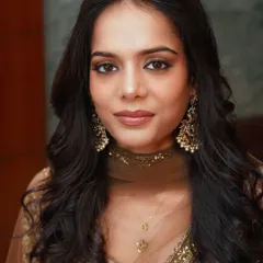 My signature soft glam is all about creating luminous, healthy-looking skin. This look features a subtle bronze on the eyes and a natural nude lip, perfect for an elegant and timeless feel for any occasion.