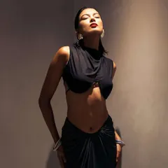 A striking look for the Roologyofficial fashion campaign. I created a bold red lip and a sleek, pulled-back hairstyle to create a powerful and sophisticated silhouette that emphasizes the modern black outfit.