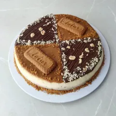 Can't choose between Nutella and Biscoff? You don't have to. We split our classic baked cheesecake down the middle, giving you the best of both worlds with rich Nutella and crunchy, caramelized Biscoff.
