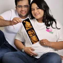 The first look at your little one. Incorporating the sonogram photo is a classic and deeply meaningful way to announce your pregnancy and celebrate the life you're creating.